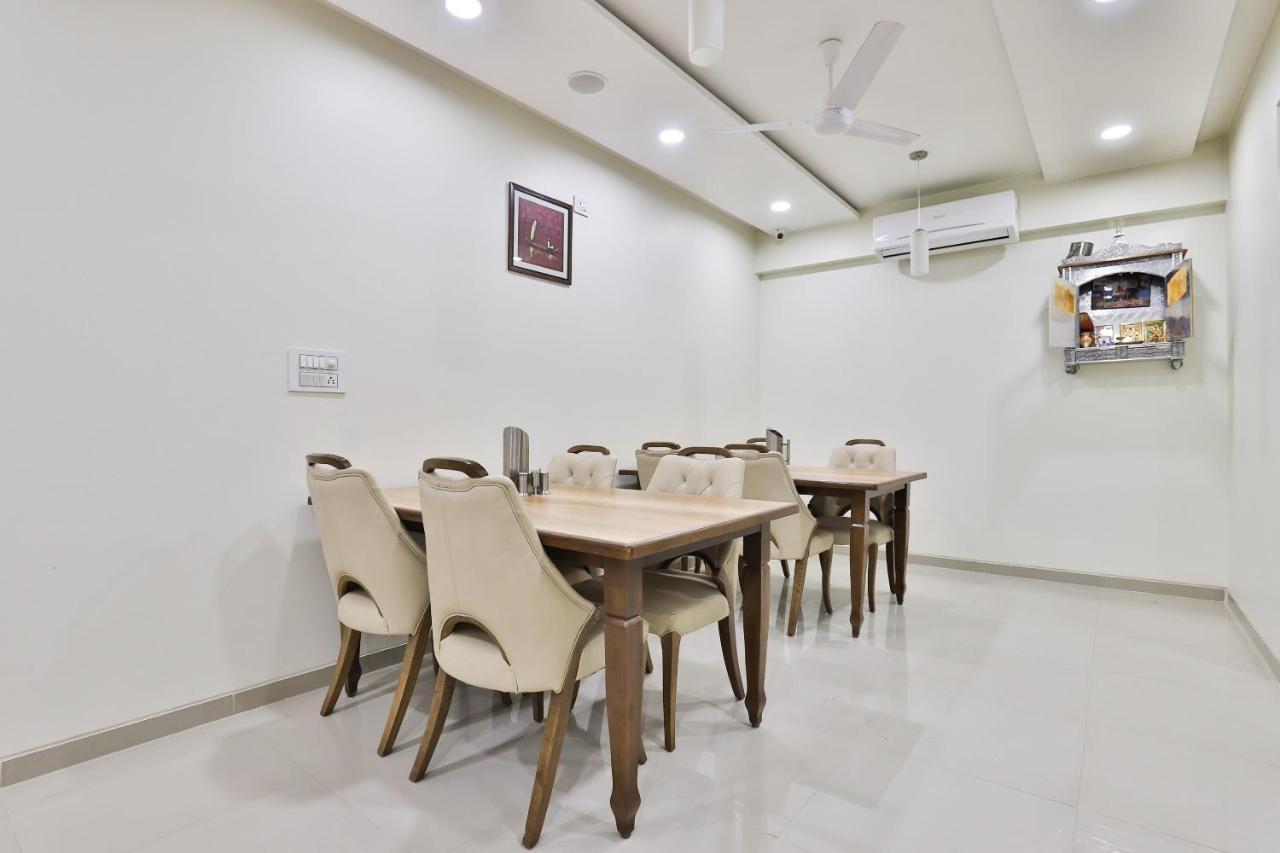 Collection O 12462 Hotel Shiv Inn Gandhinagar Exterior foto