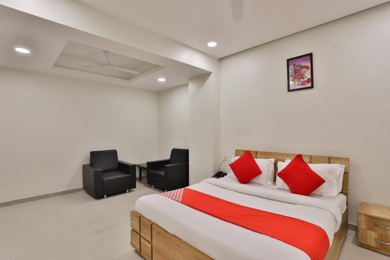 Collection O 12462 Hotel Shiv Inn Gandhinagar Exterior foto